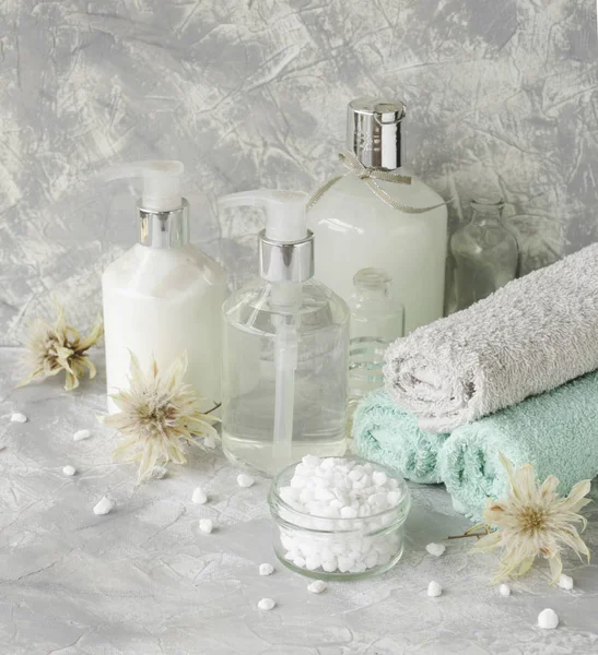 Spa set on a white marble table with a stack of towels, selective focus — Stock Photo, Image