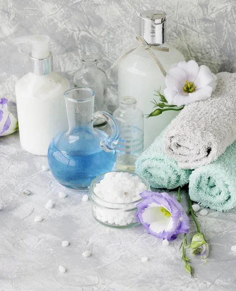Spa set on a white marble table with a stack of towels, selective focus — Stock Photo, Image