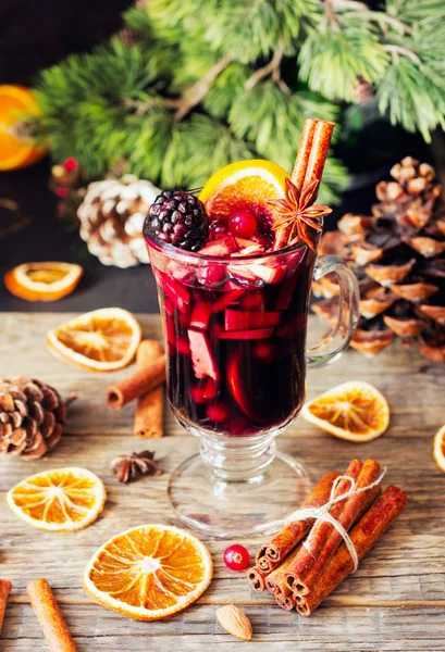 Glass of hot mulled wine for the new year with ingredients for c — Stock Photo, Image