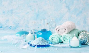 Spa havlu, tuz ve aromatik yağlar, seçici odak için ayarla