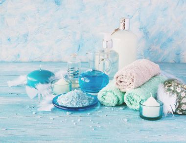 Spa havlu, tuz ve aromatik yağlar, seçici odak için ayarla