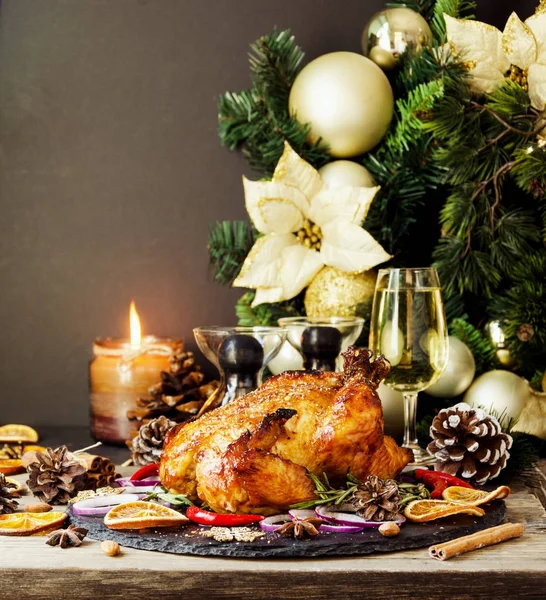 Pavo al horno o chiken o Navidad o Año Nuevo Día de Acción de Gracias espacio para el texto — Foto de Stock