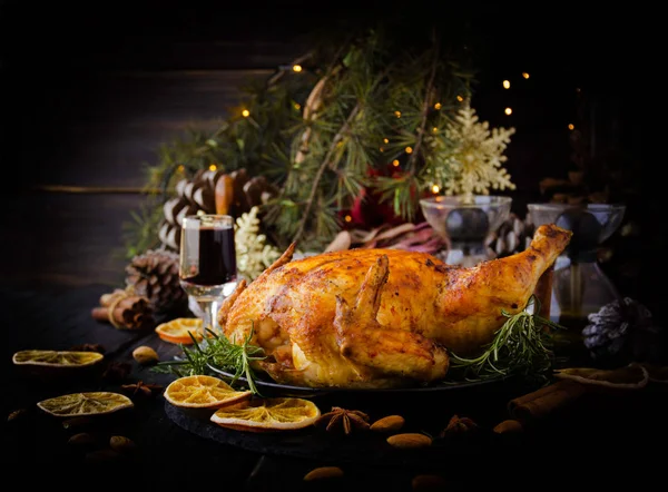Gebakken Turkije voor Kerstmis of Nieuwjaar Thanksgiving Day selectieve aandacht — Stockfoto
