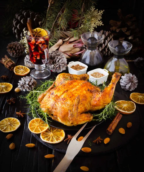 Tacchino al forno per Natale o Capodanno messa a fuoco selettiva Giorno del Ringraziamento — Foto Stock