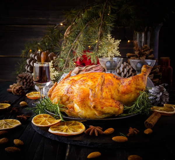 Gebakken Turkije voor Kerstmis of Nieuwjaar Thanksgiving Day selectieve aandacht — Stockfoto