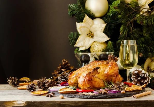 Gebakken kalkoen of kip of Kerstmis of Nieuwjaar Thanksgiving Day ruimte voor tekst — Stockfoto