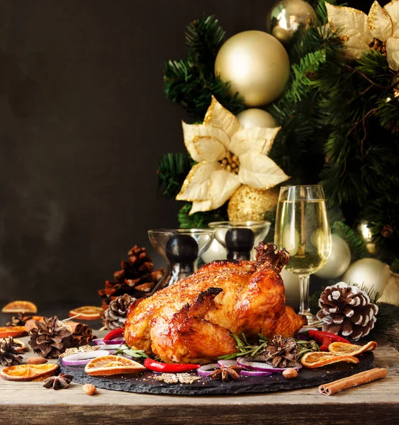 Gebackener Truthahn oder Chiken oder Weihnachten oder Neujahr Danksagungstag Platz für Text — Stockfoto