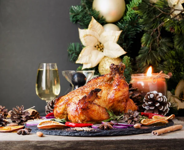 Gebackener Truthahn oder Chiken oder Weihnachten oder Neujahr Danksagungstag Platz für Text — Stockfoto