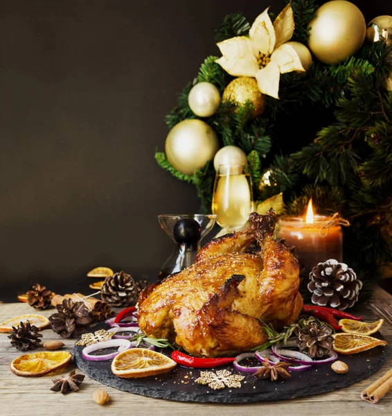 Gebakken kalkoen of kip of Kerstmis of Nieuwjaar Thanksgiving Day ruimte voor tekst — Stockfoto