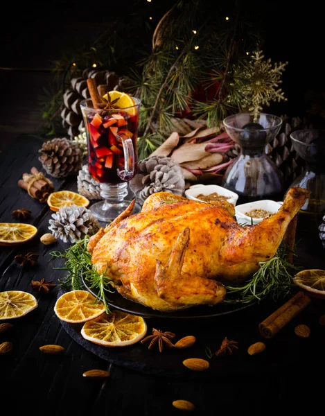 Gebakken Turkije voor Kerstmis of Nieuwjaar Thanksgiving Day selectieve aandacht — Stockfoto