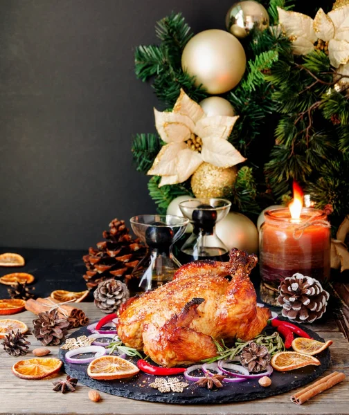 Pavo al horno o chiken o Navidad o Año Nuevo Día de Acción de Gracias espacio para el texto — Foto de Stock