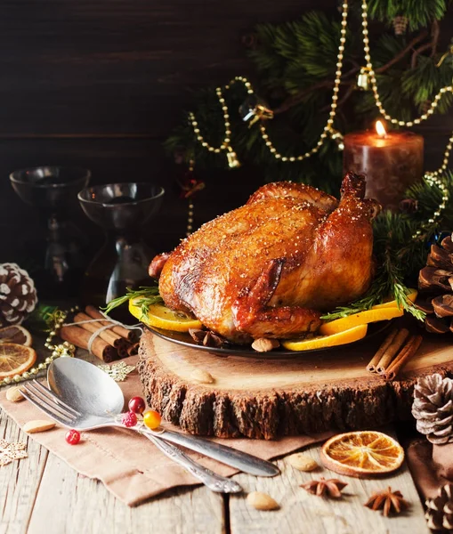 Gebakken Turkije voor kerstdiner of Nieuwjaar ruimte voor tekst — Stockfoto