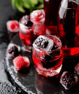 Yaz berry limonata Dondurulmuş çilek ile