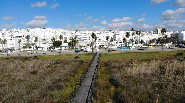 Malibu, California / Usa: Eski kasabadan kumlu okyanus plajına tahta yol 