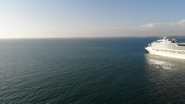 Navire Croisière Traversant Mer Méditerranée Vue Aérienne Paquebot Croisière Luxe — Video