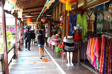 Pattaya Suüstü Pazarı var çok çok sayıda dükkan ve görmek için