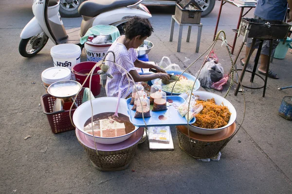 Οδός ταϊλανδέζικη αγορά το πρωί ώρα σε Τσόνμπουρι Ταϊλάνδη — Φωτογραφία Αρχείου