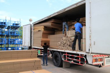 kamyon taşıma fabrika depo işçisi