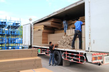 kamyon taşıma fabrika depo işçisi