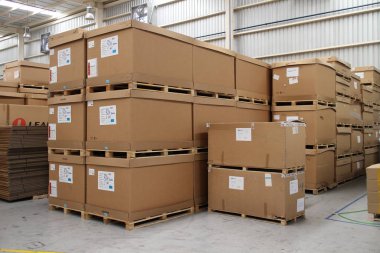 Fabrika depo alzeme kutusunda