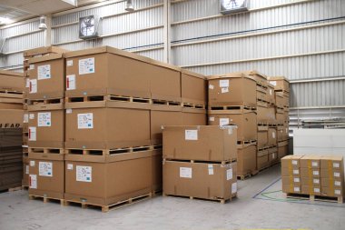 Fabrika depo alzeme kutusunda