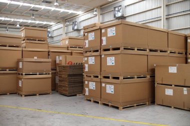 Fabrika depo alzeme kutusunda