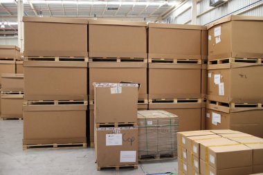 Fabrika depo alzeme kutusunda