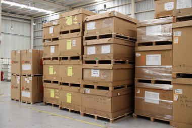 Fabrika depo alzeme kutusunda