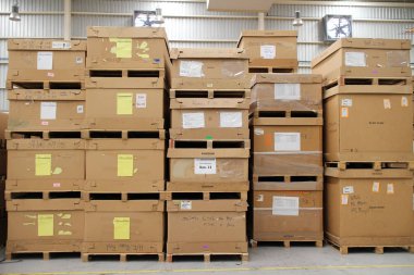 Fabrika depo alzeme kutusunda