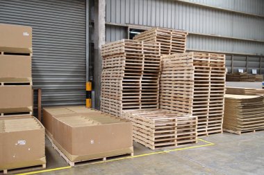 Fabrika depo alzeme kutusunda