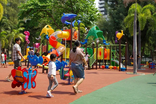 Zewnętrzny plac zabaw dla dzieci — Zdjęcie stockowe