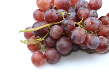 Beyaz arka plan üzerinde üzüm meyve