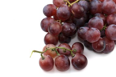 Beyaz arka plan üzerinde üzüm meyve