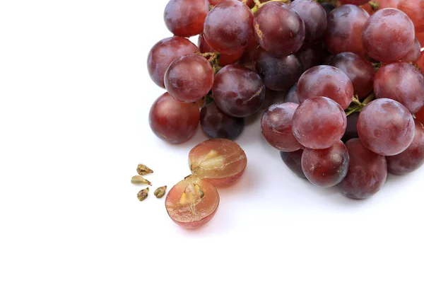 Traubenfrüchte auf weißem Hintergrund — Stockfoto