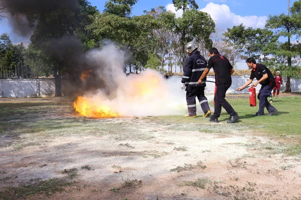 Brandbestrijding opleiding in Thailand — Stockfoto