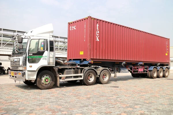 LKW und Container — Stockfoto
