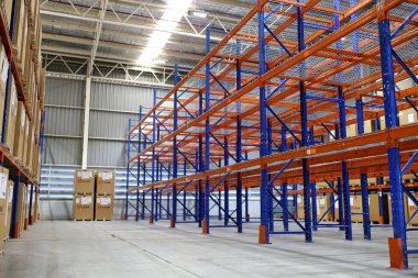 Fabrika depo ve raws malzeme kutuları.