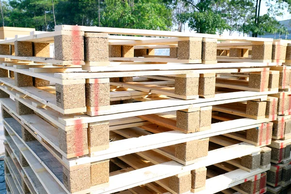 Pila de palets de madera — Foto de Stock