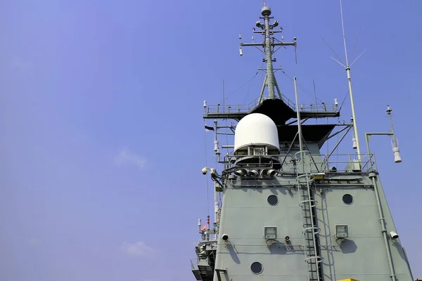 Radar auf Kanonenschiff. — Stockfoto
