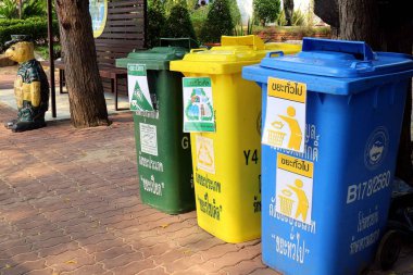 Geri dönüşüm kutusu ayrı atıklar için