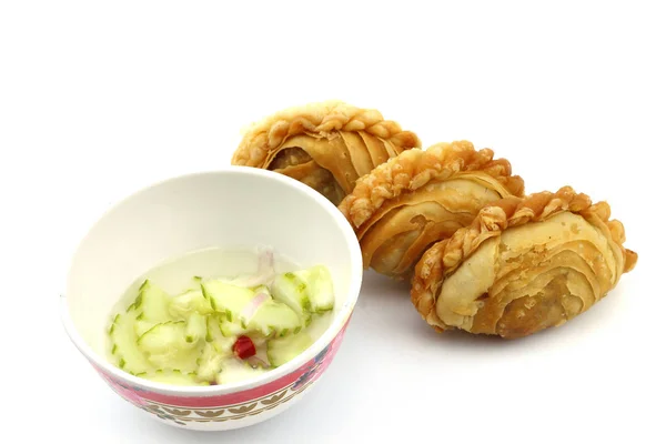 Curry Puff Sweet Vit Bakgrund — Stockfoto