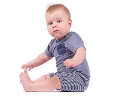 sevimli neşeli gezinme bebek çocuk beyaz zemin üzerine izole