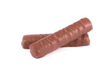 Beyaz arka plan üzerinde izole karamelli çikolata closeup