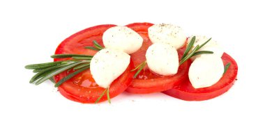 Beyaz bir arka plan üzerinde izole domates ile Mozzarella peyniri. İtalyan Gıda katkı maddeleri