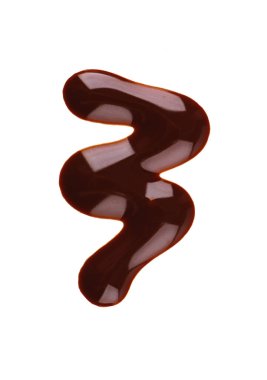 Beyaz arka planda izole edilmiş çikolata şurubu. Çikolata sosu damlatıyor. Üst görünüm.