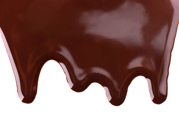 Beyaz arka planda izole edilmiş çikolata akıntıları. Çikolata şurubu, sos, siyah çikolata.. — Stok fotoğraf