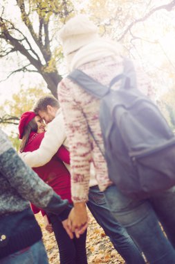 Iki çift yürüyüş 