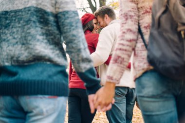 Iki çift yürüyüş 