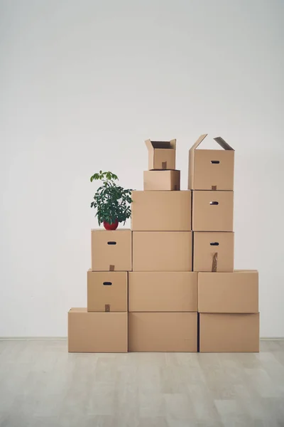 Muchas cajas con cosas — Foto de Stock