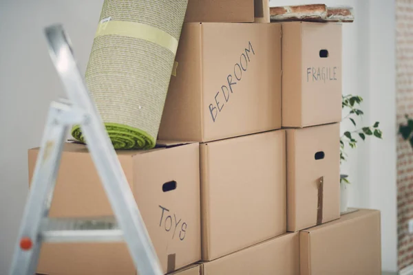 Muchas cajas con cosas — Foto de Stock